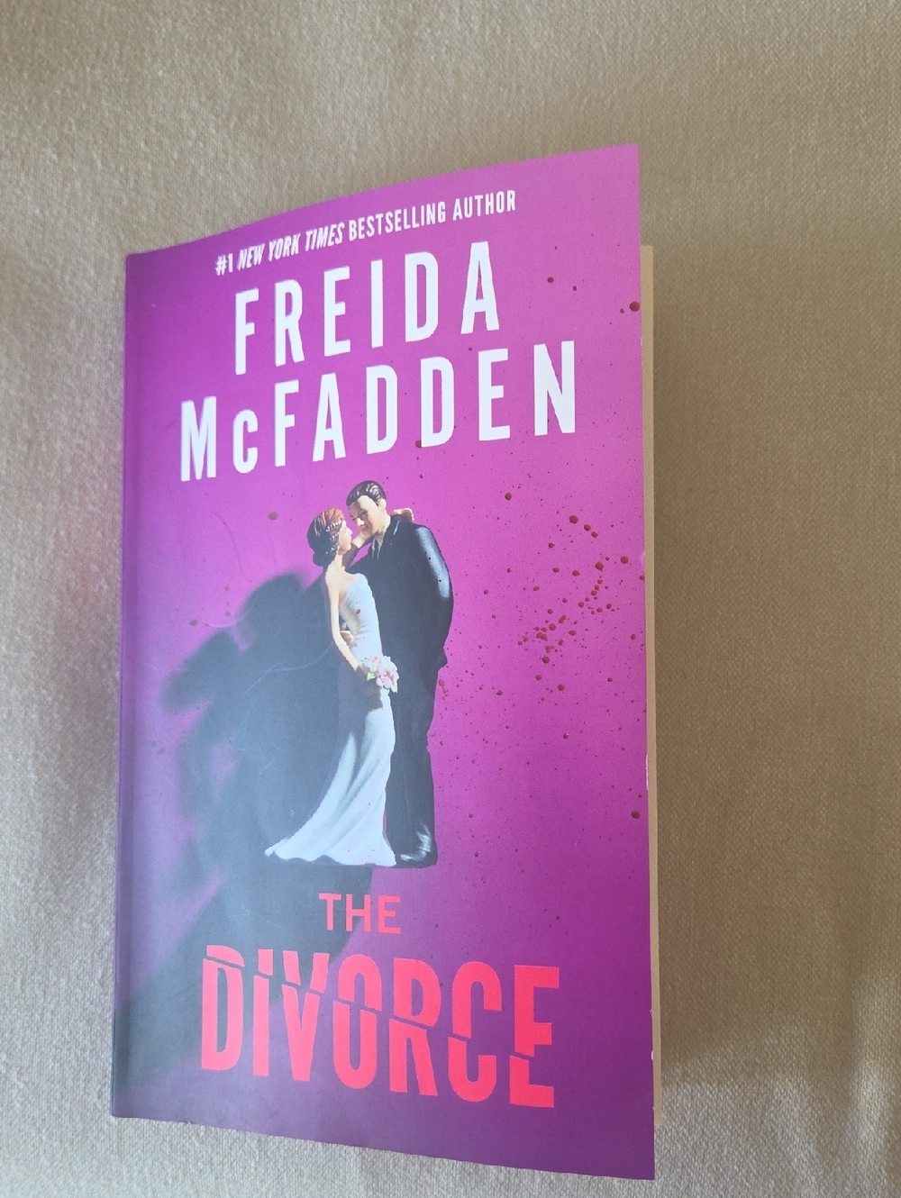 Freida McFadden "The Divorce" - Pink Paperback Book